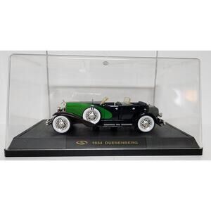 1934 Duesenberg 1:32 Diecast Car w/ Plexiglass Display Case – Very Good